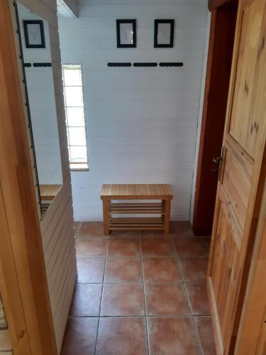 a hallway with a bench and a door at Hygge chaloupka v horách in Český Jiřetín