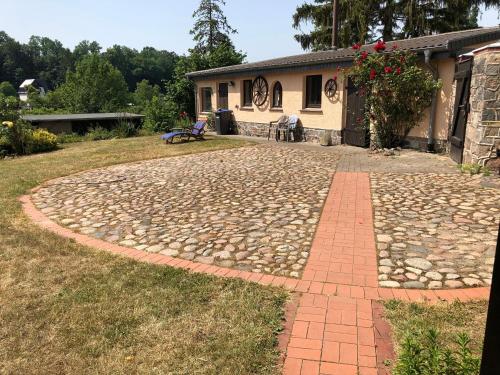 a stone walkway in front of a house at Ferienwohnung mit Wasserzugang in Lychen