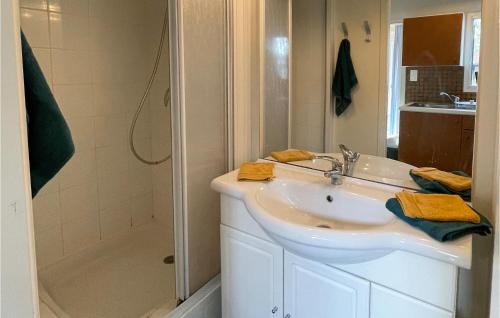 a white bathroom with a sink and a shower at 1 Bedroom Cozy Home In La Faute-sur-mer in La Faute-sur-Mer