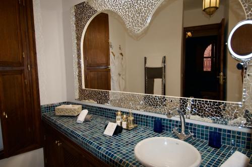 a bathroom with a sink and a mirror at La Claire Fontaine in Marrakech