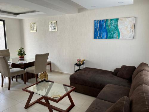 a living room with a couch and a table at La casa del Rincon in Querétaro