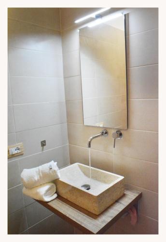 a bathroom with a sink and a mirror at B&B Nuova Salento in Grottaglie