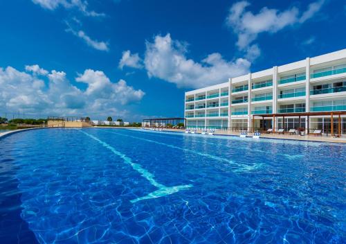 a large swimming pool in front of a building at Marina Puerto Velero in Tubará