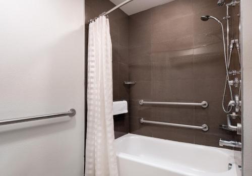 Ένα μπάνιο στο Hyatt House Denver Tech Center