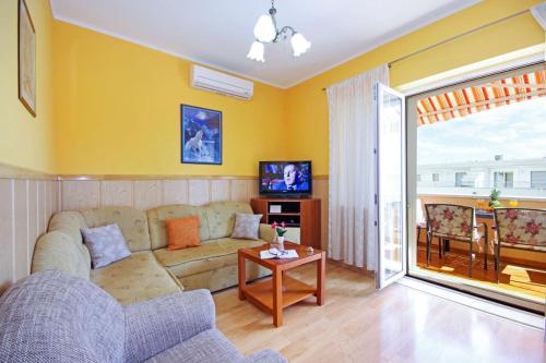 Apartments by the sea Makarska - 19202