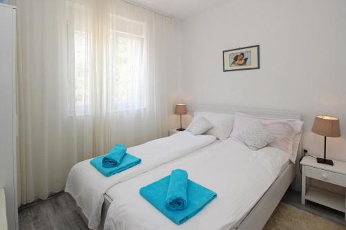 Apartments and rooms with parking space Baska - Krk - 19215