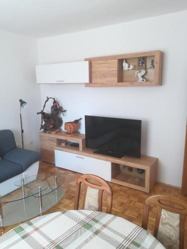 Apartments with WiFi Trogir - 19230