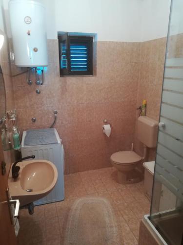 Apartments with WiFi Trogir - 19230