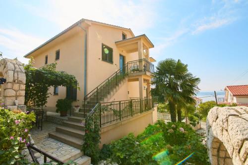 Apartments and rooms with parking space Crikvenica - 19125