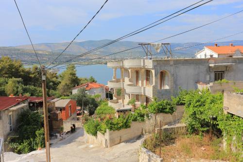 Apartments with a parking space Mastrinka, Ciovo - 18954