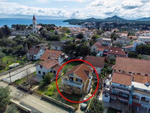 Apartments with parking space Ugljan - 19234