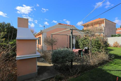 Fotografia z galérie ubytovania Family friendly house with a parking space Trogir - 19247 v Trogiri