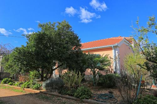 Fotografia z galérie ubytovania Family friendly house with a parking space Trogir - 19247 v Trogiri