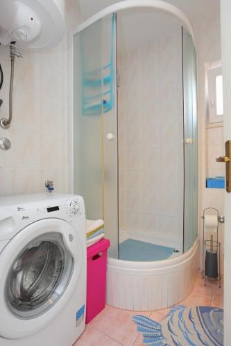 Family friendly house with a parking space Trogir - 19247
