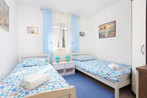Family friendly house with a parking space Trogir - 19247