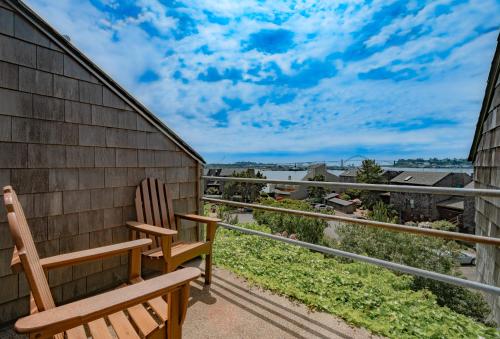 a wooden bench sitting on the balcony of a house at Embarcadero Resort in Newport