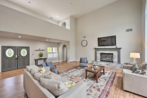 Vista Hills Retreat with Pool, Furnished Patio!