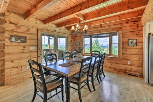 Fotografie z fotogalerie ubytování River Access and Game Room Piney Creek Cabin! v destinaci Piney Creek