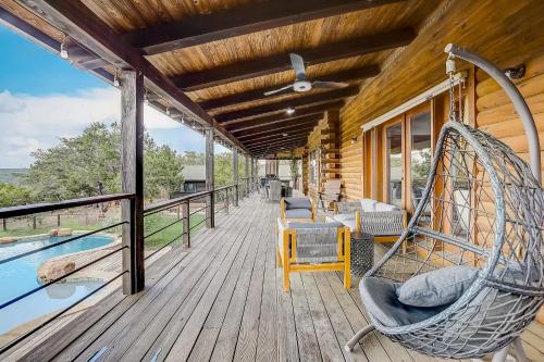 Φωτογραφία από το άλμπουμ του Dusty's Hill Country Cabin σε Spicewood