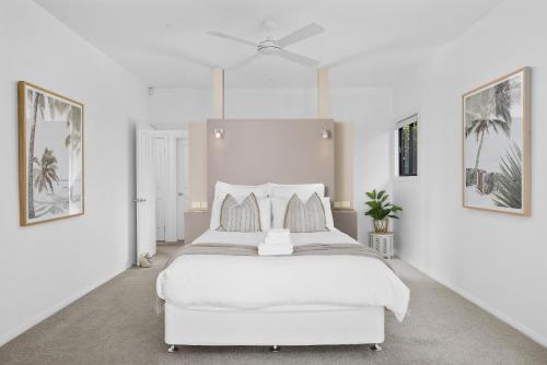 Ένα ή περισσότερα κρεβάτια σε δωμάτιο στο Wanda Point House - pure tranquillity and walk to beach