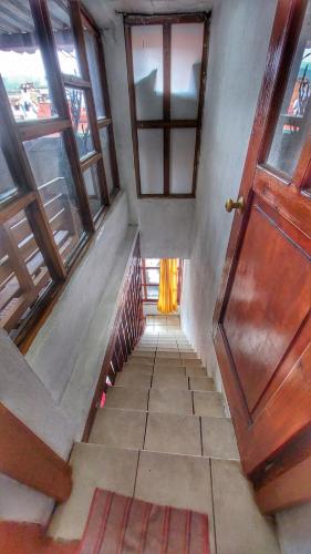an empty hallway with a wooden door and a staircase at Loft con excelente ubicación en Valle de Bravo in Valle de Bravo