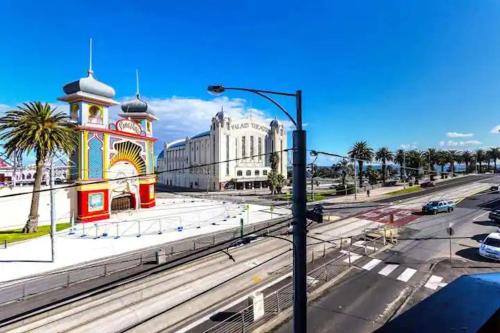 a city street with a street light and a building at Luxury beachside apartment in Melbourne