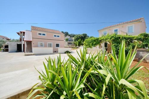 Apartments by the sea Tkon, Pasman - 19017