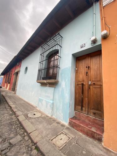 El edificio en el que está la casa de huéspedes