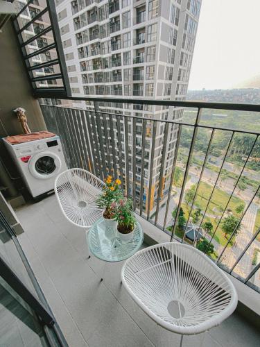 Un balcón o terraza de Apartment 1BR-FL12th-R103 Building-Vinhome Ocean Park