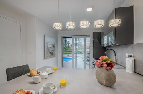 Family-friendly apartments with swimming pool Vantacici, Krk - 19303