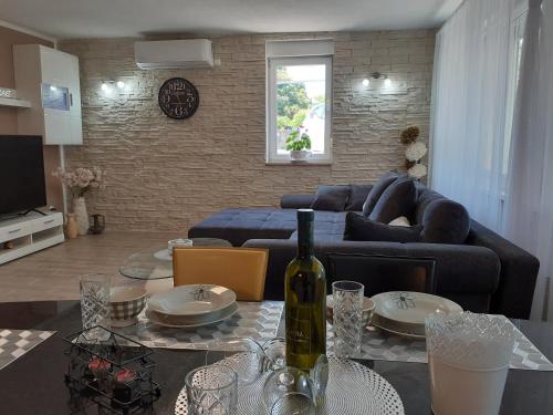 Family friendly apartments with a swimming pool Malinska, Krk - 19304