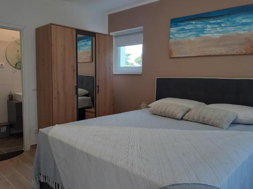 Family friendly apartments with a swimming pool Malinska, Krk - 19304