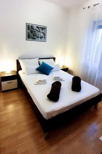 Apartments with parking space Vodice - 19340