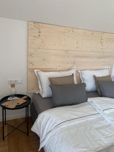 a bedroom with a large bed with a wooden headboard at Schöne, große Ferienwohnung direkt am Donauradweg & Keltenstadt Heuneburg in Herbertingen