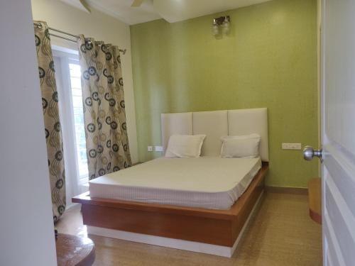 Кровать или кровати в номере Eco Village - No Alcohol Zone