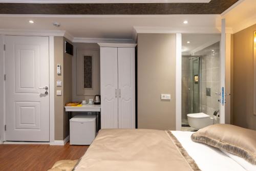 a bedroom with a bed and a bathroom at Azalea Mansion Oldcity in Istanbul