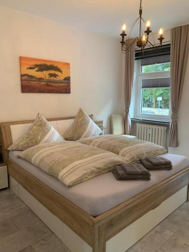 a large bed in a bedroom with a window at Erboys Ferienwohnung in Goslar