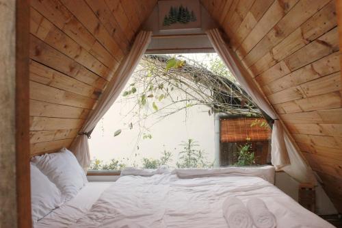 a bed in a room with a window at Nấp Đà Lạt in Da Lat
