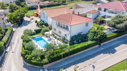 Family-friendly apartments with swimming pool Baska, Krk - 19432
