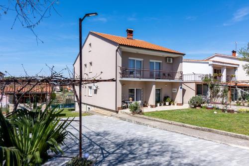 Apartments for families with children Valbandon, Fazana - 19511