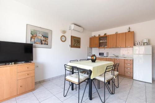 Apartments with parking space Baska, Krk - 19483