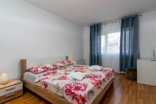 Postel nebo postele na pokoji v ubytování Apartments with WiFi Pula - 19493