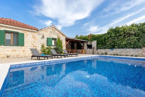 ポスティラにあるFamily friendly house with a swimming pool Postira, Brac - 19563のギャラリーの写真