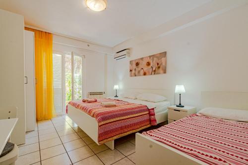 Postel nebo postele na pokoji v ubytování Apartments by the sea Viganj, Peljesac - 19391