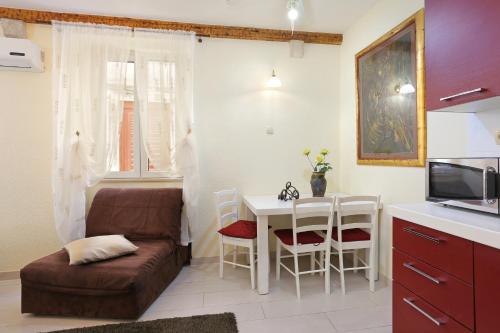 Apartments by the sea Trogir - 19575