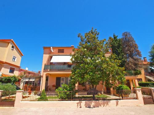 Apartments with parking space Fazana - 19641