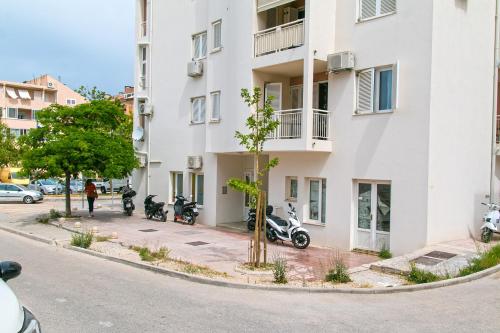 Apartments with a parking space Makarska - 19637
