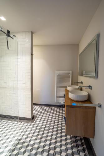 a bathroom with a sink and a shower at Luxe appartementen Havenzicht in Sint Annaland