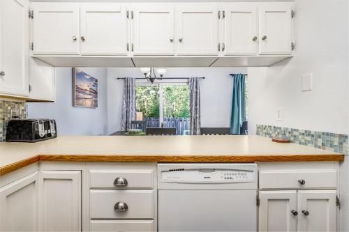 Una cocina o cocineta en Carriage House at Ashley
