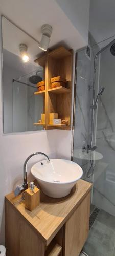 Ένα μπάνιο στο Ioana Apartment Resita